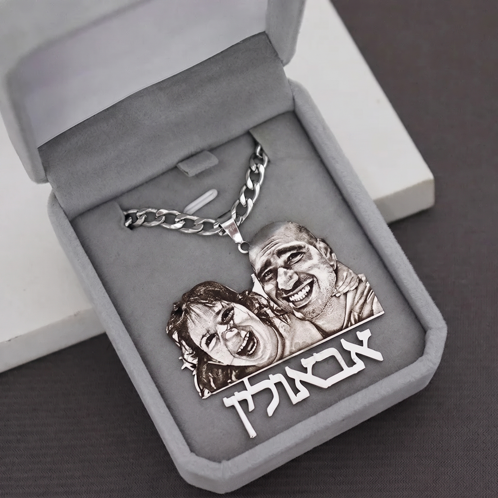 Personalizovaný náhrdelník s fotografií a gravírovaným portrétem 